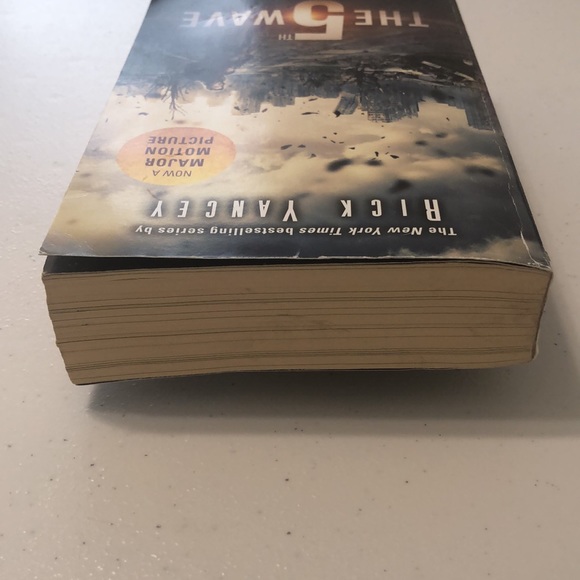 The 5th Wave by Rick Yancey Paperback - Picture 5 of 6